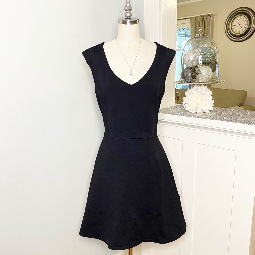 Cynthia Rowley Black V-Neck Fit & Flare Dress Size Large - Picture 2 of 10